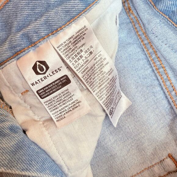 Levi’s 501 Cotton Denim Rolled Jean Shorts Light Wash Women 25 - Picture 3 of 15